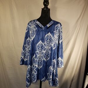 New Directions Blue and White Floral Tunic - L